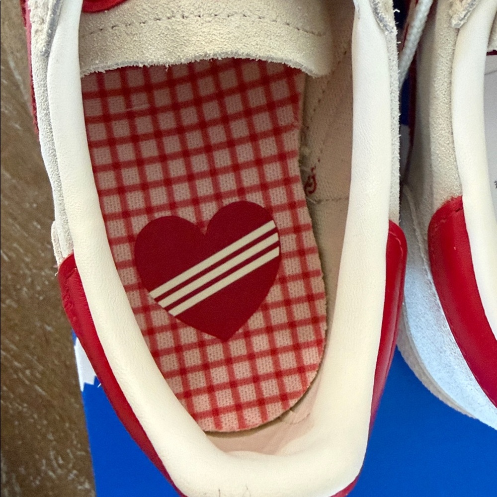 Adidas women spezial Valentine’s Day style - Picture 5 of 7